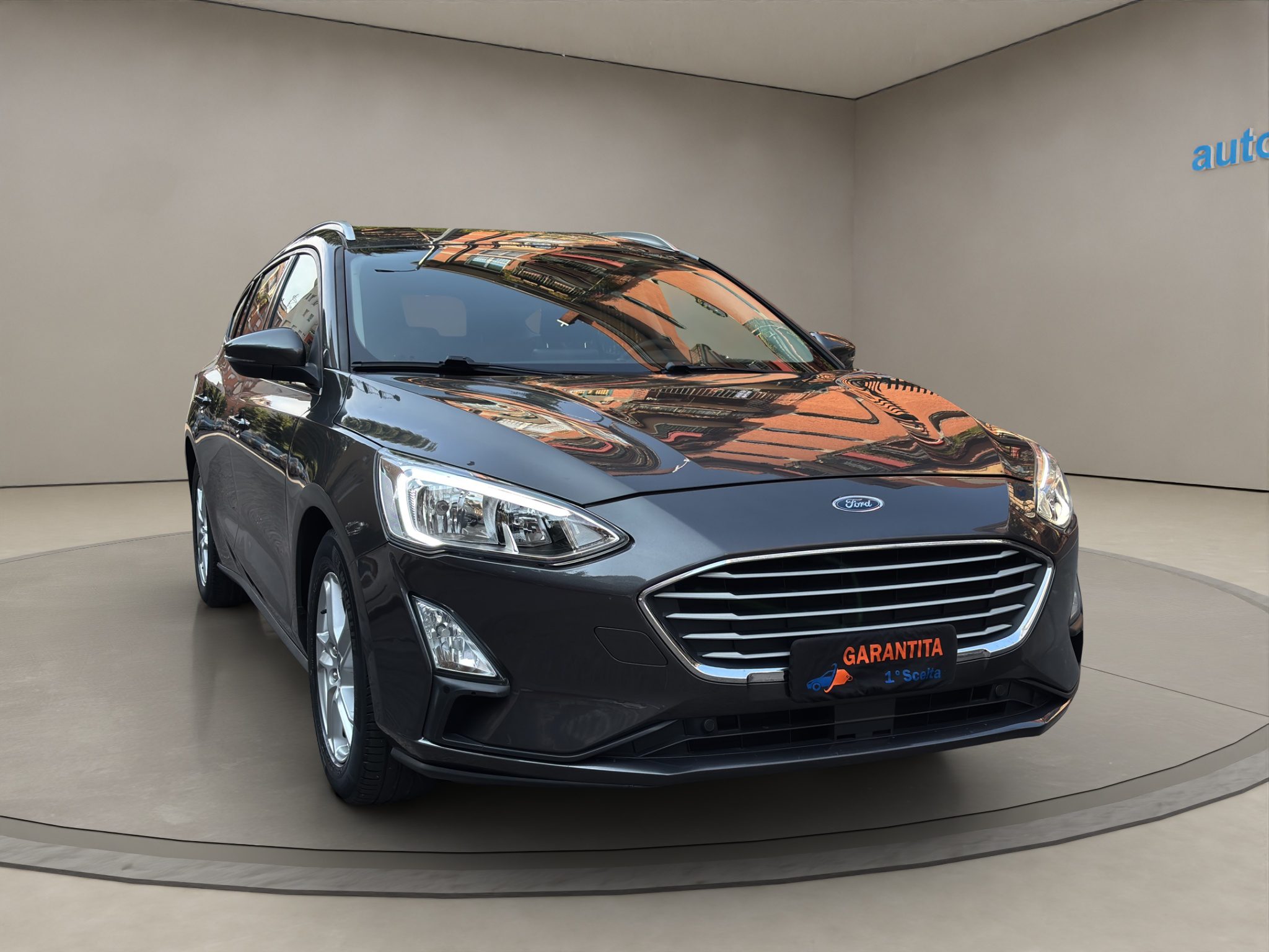 FORDFOCUSSWBENZ_02_converted